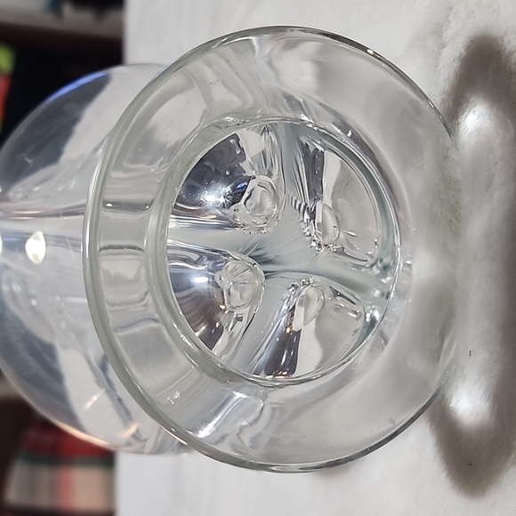 VINTAGE  HEAVYWEIGHT  CLEAR GLASS FLOWER VASE. - Picture 3 of 6